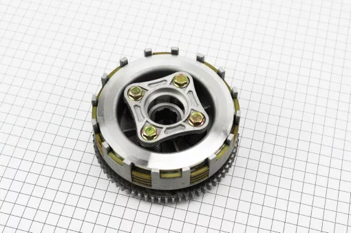 Зчеплення, маховик в зборі (4 болти, маховик 70 зуб.) CB-125cc тип 1, Viper-125-150J, YQ-321647