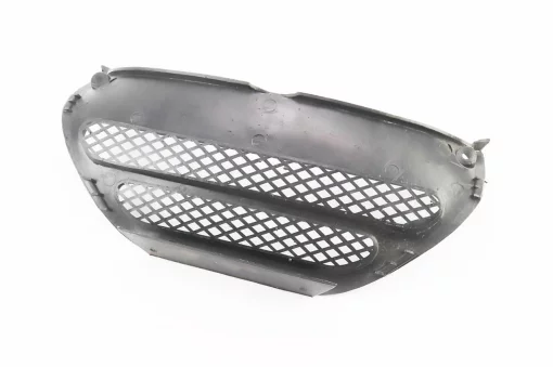 Suzuki SEPIA ZZ II Пластик-передний нижний "днище" (за колесом), пластик-J, YQ-329428