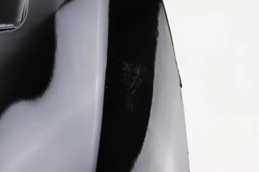 УЦІНКА Suzuki LET'S-II Пластик-передній верхній "дзьоб", чорний (присутні дрібні подряпини), пластик-J, YQ-329829