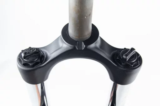 Вилка 26" амортизационная, без резьбы 1-1/8" (28,6мм), шток 260мм, с ходом 130мм, V/Disk-brake, Preload, алюминиевая, чёрная