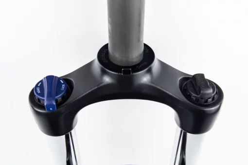 Вилка 29" амортизационная, без резьбы 1-1/8" (28,6мм), шток 240мм, с ходом 100мм, Disk-brake, пружинно-масляная, Lockout,