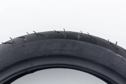 Шина 130/60-13 бескамерная, шоссейный рисунок 260, ШИНИ, YQ-353562