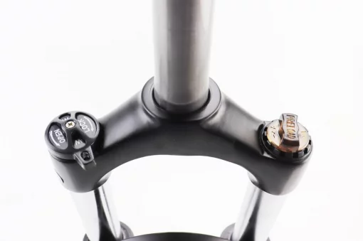 Вилка 26" амортизаційна, без різьби 1-1/8" (28,6мм), шток 205мм, з ходом 100мм, Disk-brake, M Lockout, алюмінієва, чорна BLOOKE