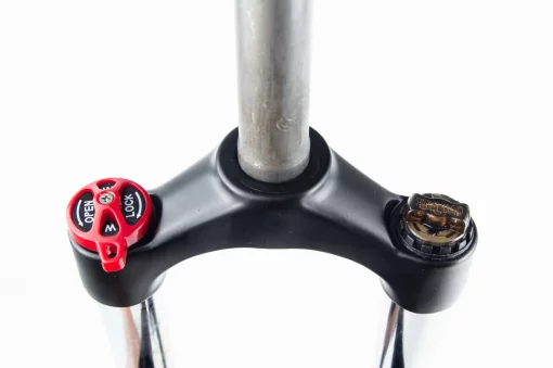 Вилка амортизаційна 26", з різьбою 1" (25,4мм), шток 190мм, з ходом 80мм, V/Disk-brake, M Lockout, чорна ES-246- MLO,