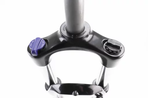 Вилка 27,5" амортизационная, без резьбы 1-1/8" (28,6мм), шток 255мм, с ходом 100мм, Disk-brake, пружинно-масляная, Lockout,