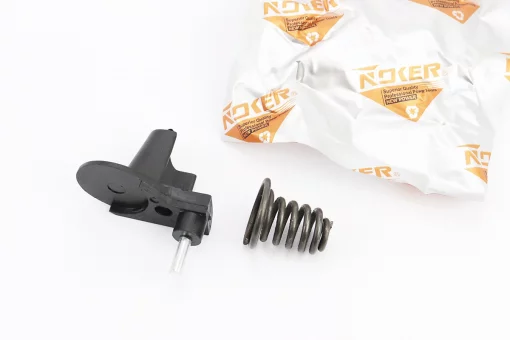 Улавливатель (ограничитель) цепи+пружина амортизатора к-кт, FIX-205521