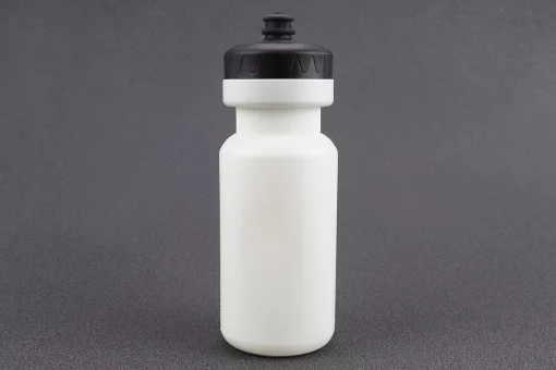 Фляга пластиковая 600мл, с защитной крышкой, белая HW72, FIX-205934