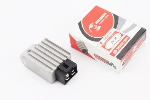 Реле-регулятор напряжения (4 контакта квадратом), FIX-338769