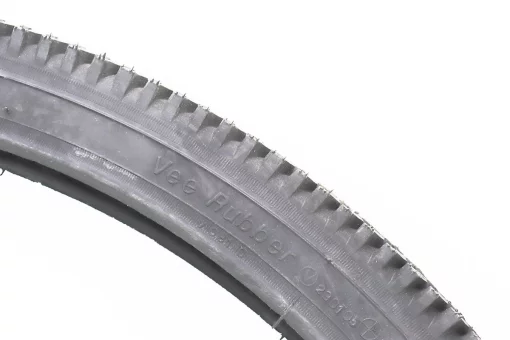 Шина 28"х1,75 (47-622) шипованная VRB-081С, FIX-402756