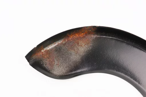 УЦЕНКА велоаксессуары Защита цепи на 26-28" стальная, чёрная (налёт ржавчины, потёртости, частично облущенная краска см. фото),