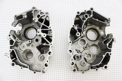 УЦЕНКА ZS250-4B/Honda - CBT250 Картер двигателя левый + правый к-кт (небольшой налет), FIX-351150