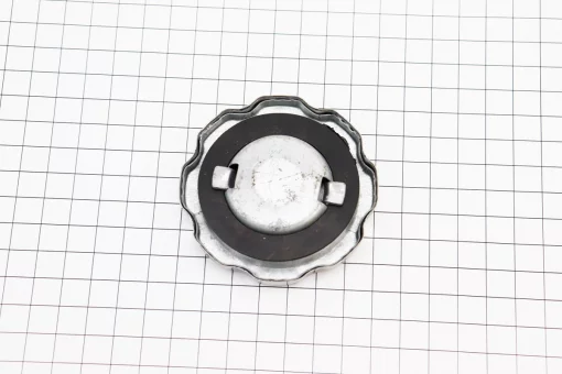 УЦЕНКА Крышка бака топливного D-70mm, 168F/170F/173F/177F/182F/188F/190F, металл, "ХРОМ", Тип 1 (небольшие потертости, см. фото),