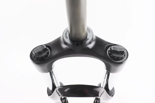 Вилка 26" амортизационная, без резьбы 1-1/8" (28,6мм), шток 240мм, с ходом 100мм, V/Disk-brake, Preload, алюминиевая, чёрная XCM