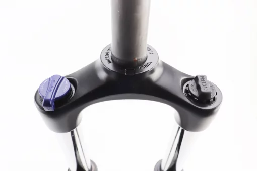 Вилка 26" амортизационная, без резьбы 1-1/8" (28,6мм), шток 255мм, с ходом 100мм, Disk-brake, пружинно-масляная, Lockout,