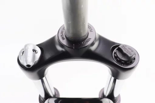 Вилка 26" амортизаційна, без різьби 1-1/8" (28,6мм), шток 240мм, з ходом 100мм, Disk-brake, пружинно-оливна, виносний Lockout,