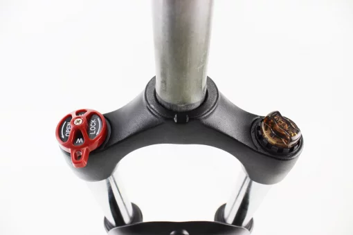 Вилка 26" амортизационная, без резьбы 1-1/8" (28,6мм), шток 240мм, с ходом 80мм, V/Disk-brake, M Lockout, чёрная ES-246- MLO,