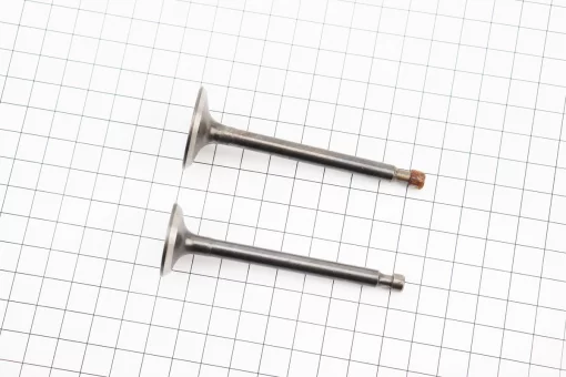 УЦЕНКА МБ-D177F/188F Клапан впускной (h-84; D-30; d-6,5), выпускной (h-83,5; D-26; d-6,5) к-кт 2шт 173F/177F (ржавый, см. фото),