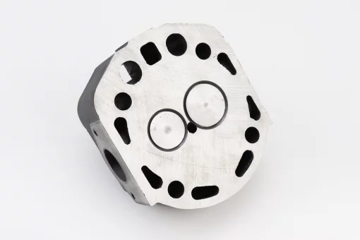 УЦІНКА МБ-D190/195N Головка циліндра R185N/R190N у зборі (див. фото. незначний скол), FIX-604584