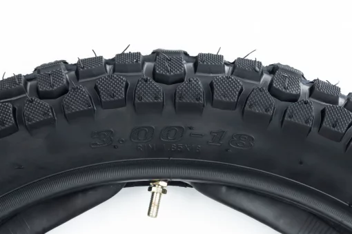 Шина 3,00-18 с камерой, шипованная 555, ШИНИ, YQ-303871