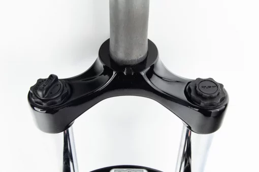 Вилка 26 "амортизаційна, з різьбою 1-1/8" (28,6мм), шток 190мм, з ходом 100мм, V/Disk-brake, Preload, алюмінієва, чорна Gila-T,