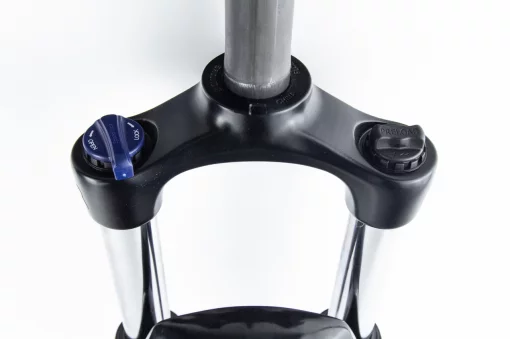 Вилка 27,5" амортизаційна, без різьби 1-1/8" (28,6мм), шток 260мм, з ходом 120мм, Disk-brake, пружинно-оливна, Lockout, чорна XCM