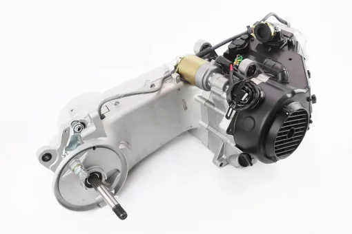 Двигатель скутерный в сборе 150куб (длинный вариатор, длинный вал) + карбюратор, коммутатор, катушка зажигания, фильтр воздушный,