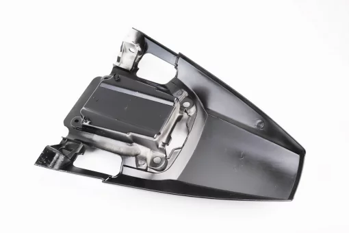 V200R пластик - задній верхній "хвіст", ЧОРНИЙ, FIX-505253