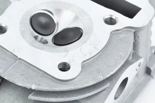 УЦЕНКА 50-100cc 4Т Головка цилиндра+клапана в сборе 47мм-80cc (стандартные клапана) (незначительные царапины на "зеркале", см.