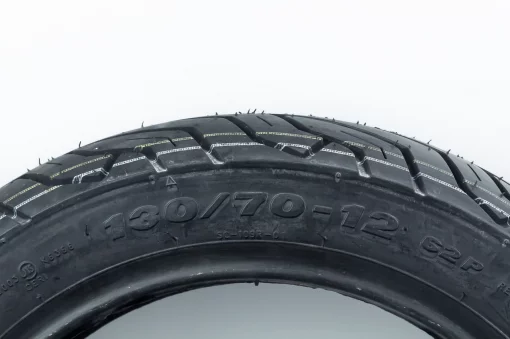 Шина 130/70-12 бескамерная, шоссейный рисунок URBAN GRIP SC-109, ШИНИ, YQ-353787
